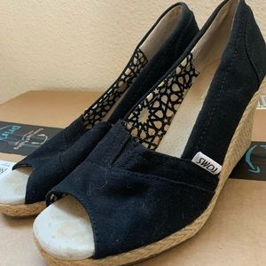 TOMS wedges